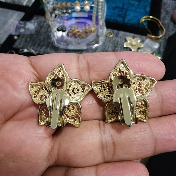 Earrings and Brooch set - Picture 2 of 6